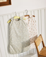 Sylvia sovepose, Sailboats